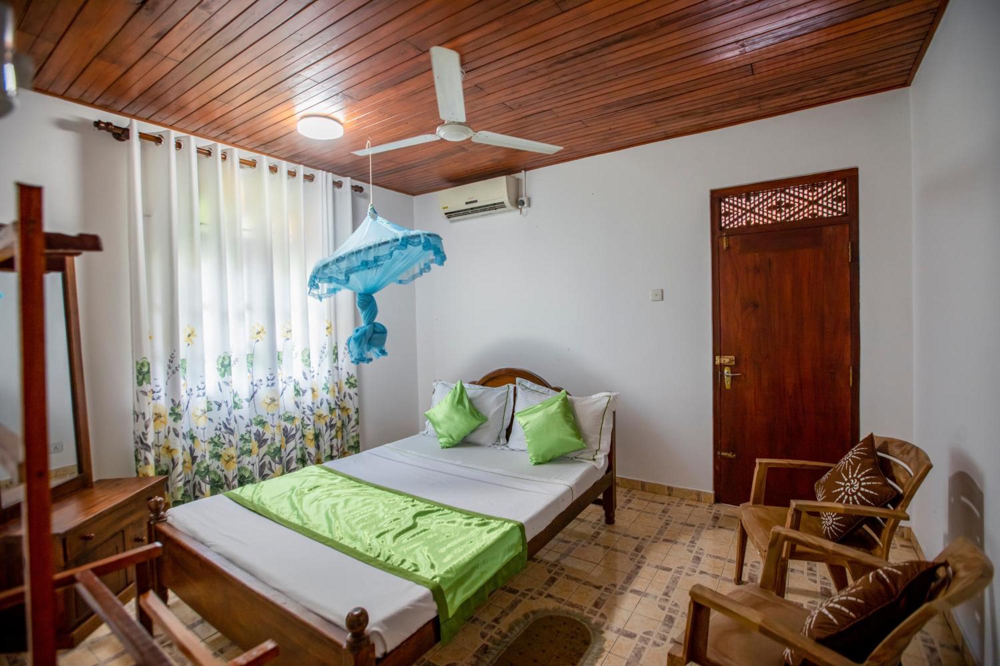 Bed and Breakfast Three Shades Галле Экстерьер фото