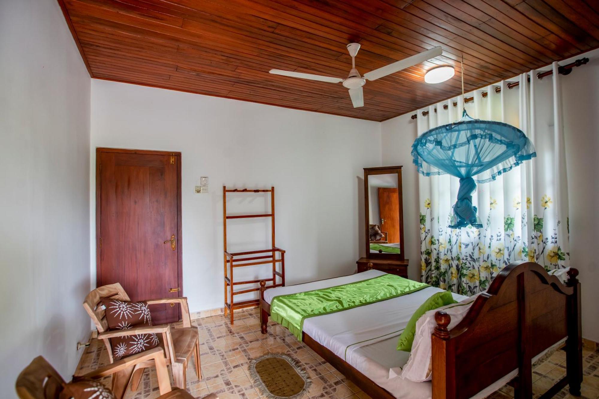Bed and Breakfast Three Shades Галле Экстерьер фото